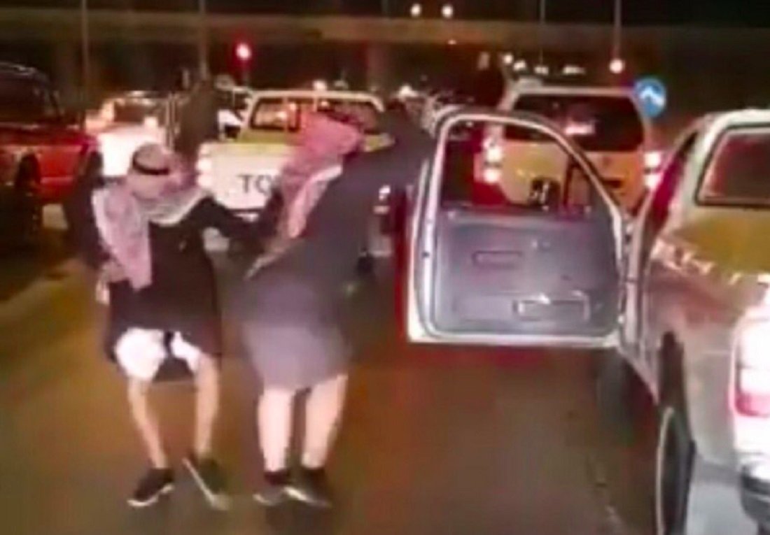 Saudi men Dancing
